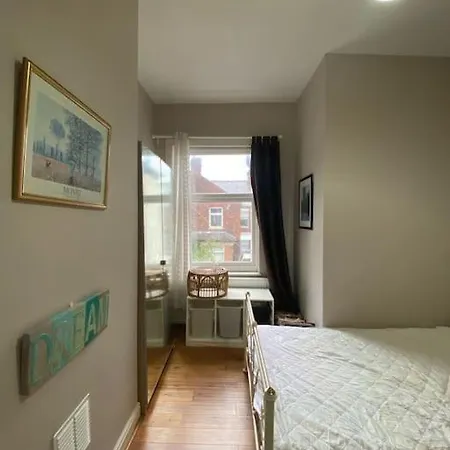 Delightful Victorian House Villa Manchester Exterior photo
